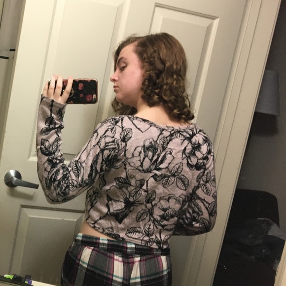 Lavender/Light Pink Rose Crop Sweater - Picture 2 of 2